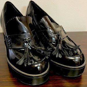 Black dress shoes